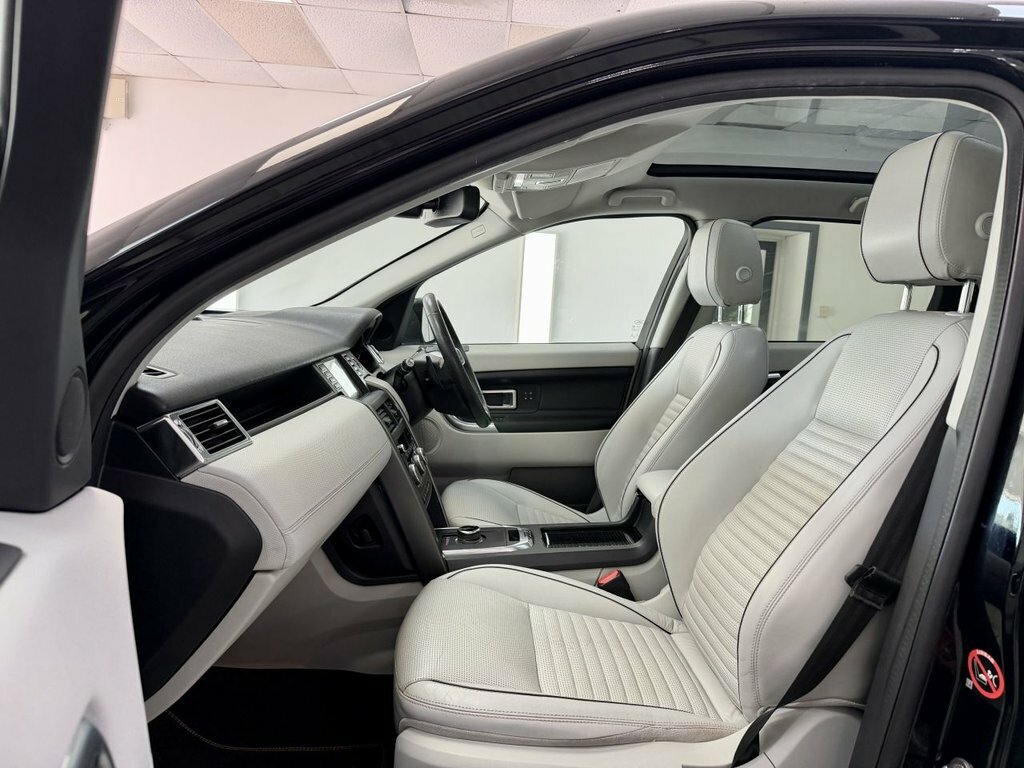 Land Rover Discovery Sport 2019 2.0 Td4 Hse Luxury Suv 4Wd Eu Black #3