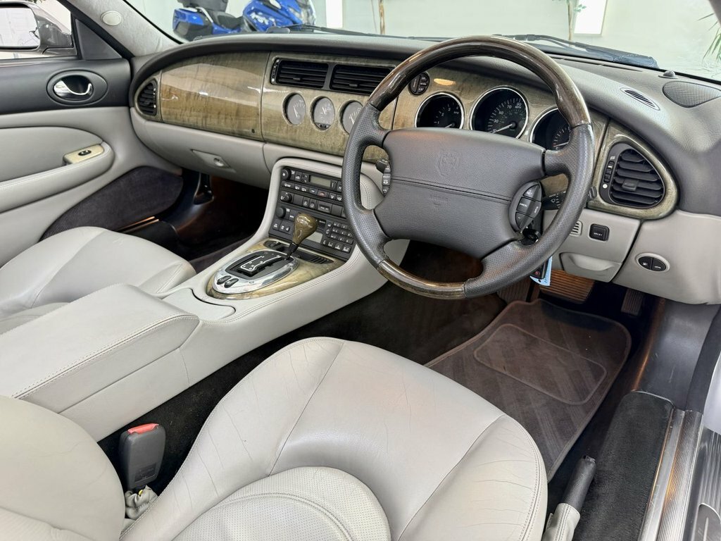 Jaguar XK8 Coupe Black #34