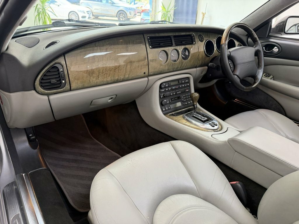 Jaguar XK8 Coupe Black #29