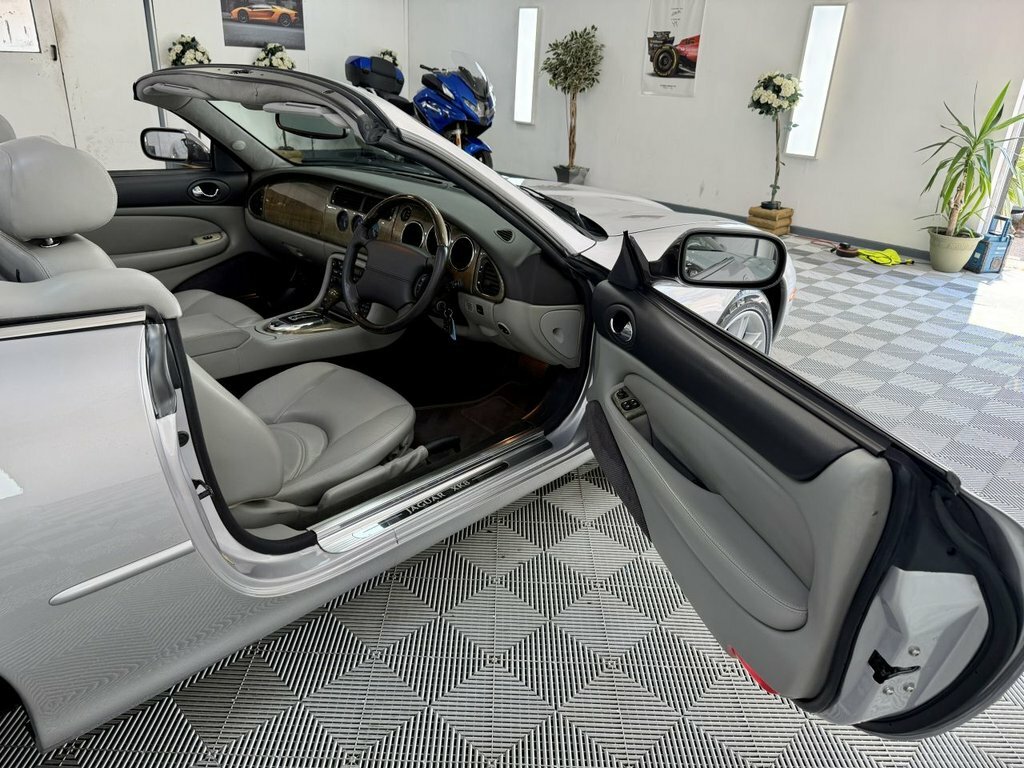 Jaguar XK8 Coupe Black #31