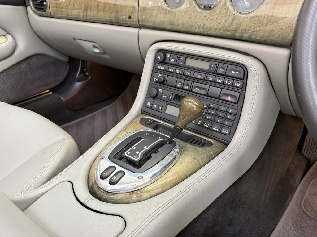 Jaguar XK8 Coupe Black #35