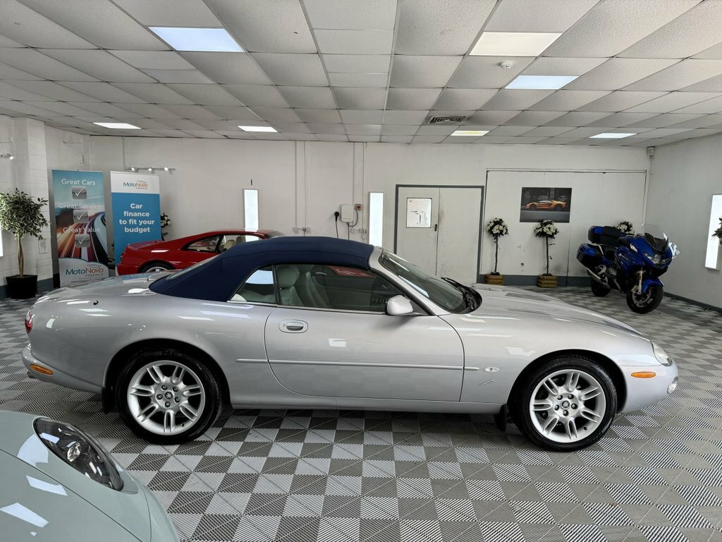 Jaguar XK8 Coupe Black #19