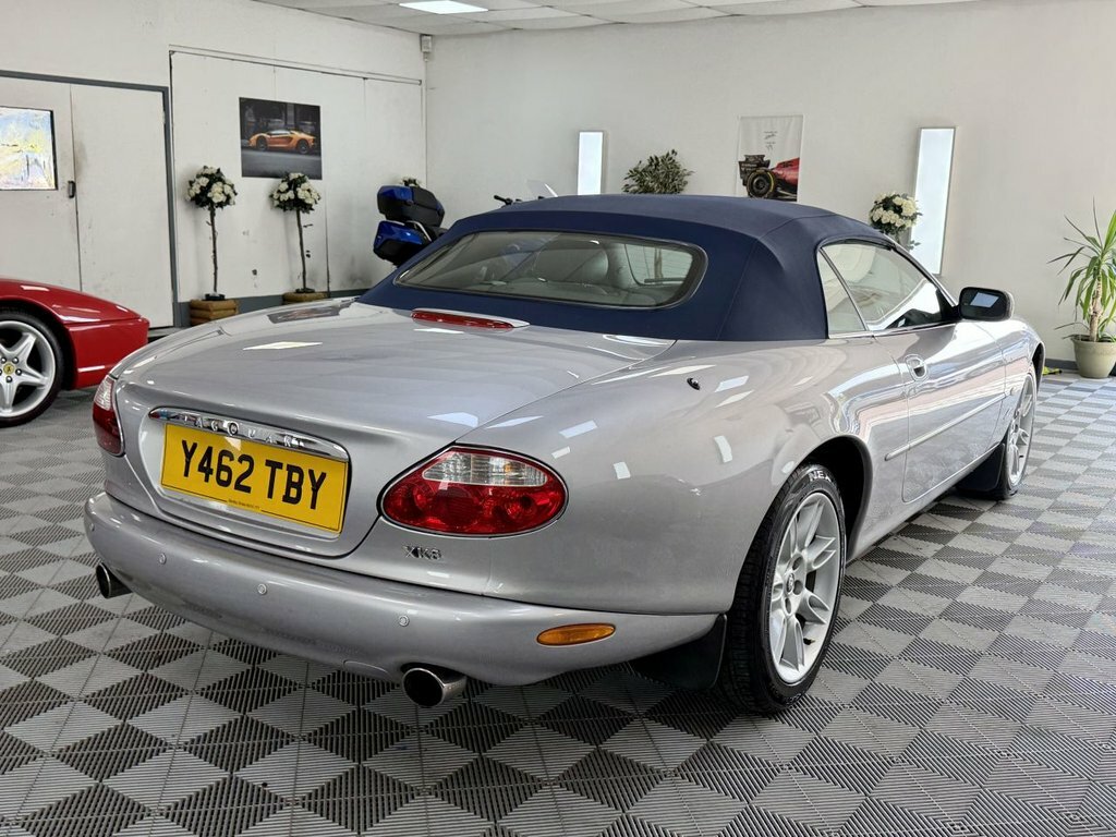 Jaguar XK8 Coupe Black #18