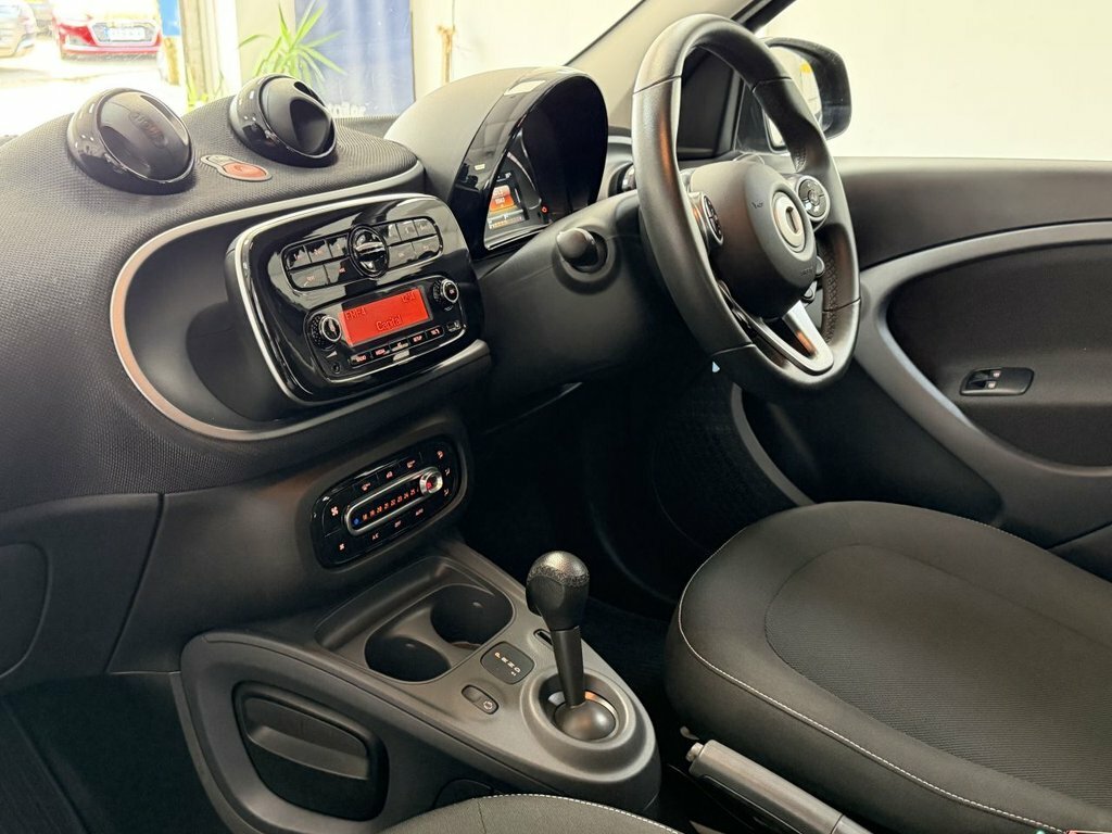 Smart Forfour 2018 1.0 Passion Hatchback Twinamic Eur Black #3