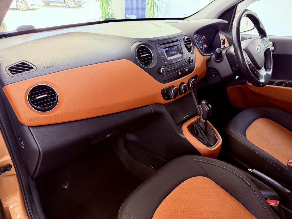 Hyundai I10 2014 1.2 Premium Hatchback Euro 5 Gold #3