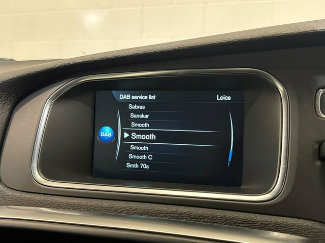 Volvo V40 1.6 D2 Lux Hatchback White #69