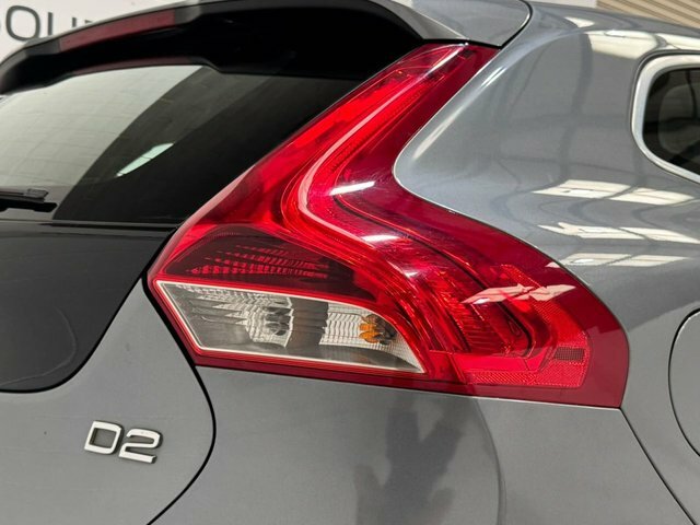 Volvo V40 1.6 D2 Lux Hatchback White #24