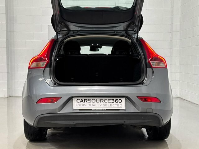 Volvo V40 1.6 D2 Lux Hatchback White #89