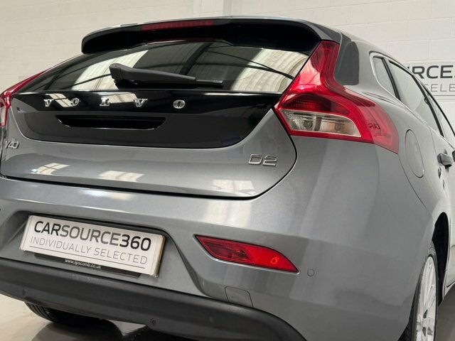 Volvo V40 1.6 D2 Lux Hatchback White #39