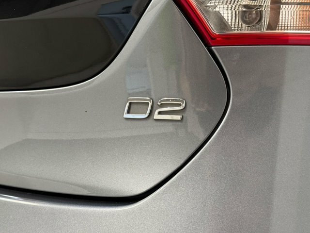Volvo V40 1.6 D2 Lux Hatchback White #40