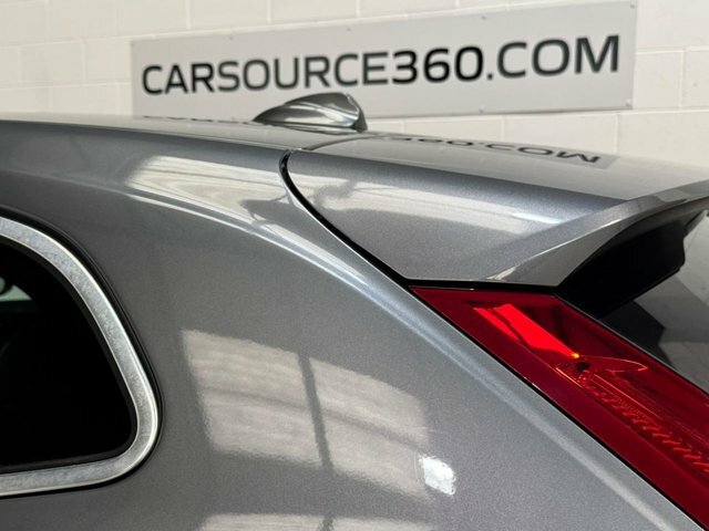 Volvo V40 1.6 D2 Lux Hatchback White #42