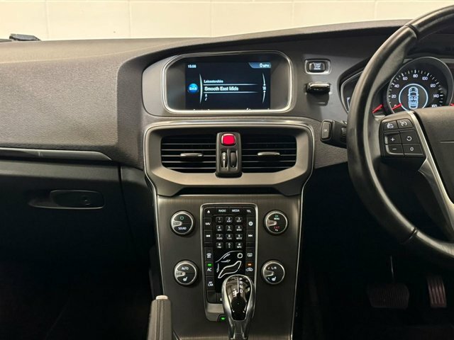 Volvo V40 1.6 D2 Lux Hatchback White #47