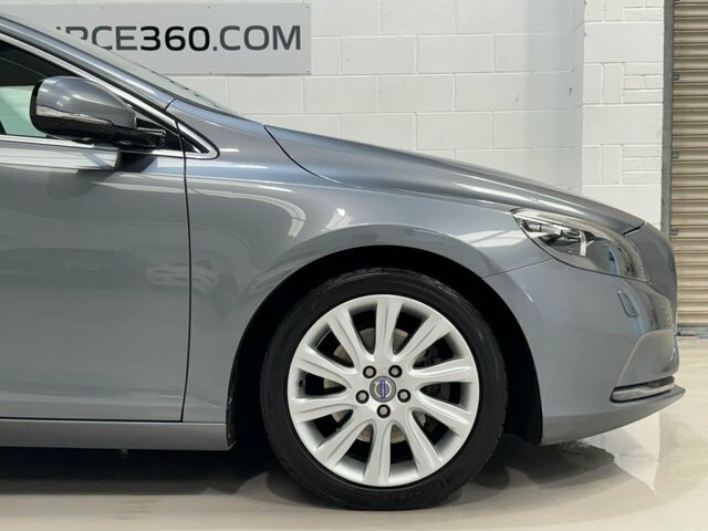 Volvo V40 1.6 D2 Lux Hatchback White #28