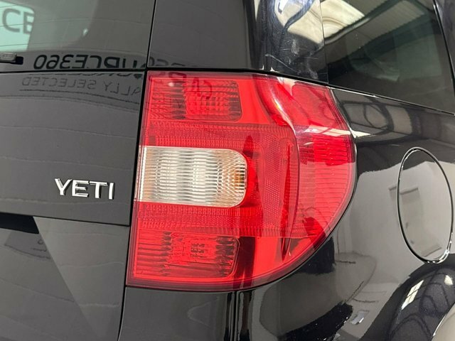 Skoda Yeti Suv White #25