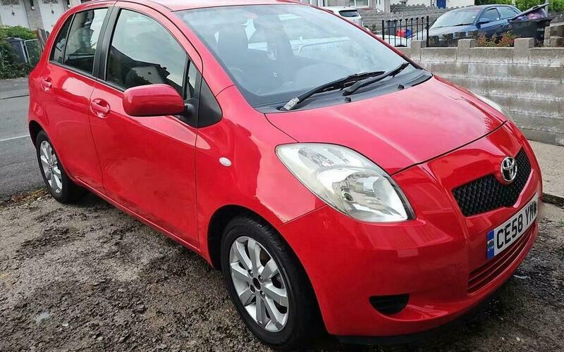 Toyota Yaris 1.3 Vvt-i T Spirit Silver #1