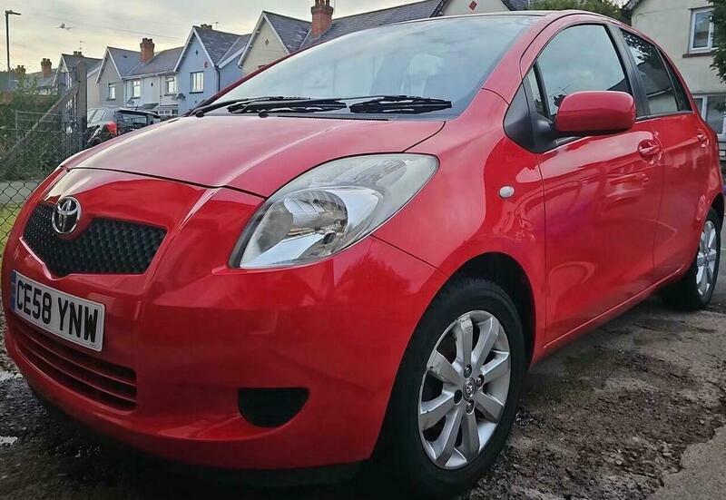 Toyota Yaris 1.3 Vvt-i T Spirit Silver #2