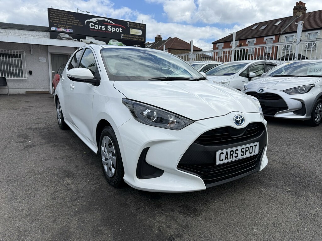 Toyota Yaris Hatchback 1.5 Vvt-h Design E-cvt Euro 6 Ss LX72CZU White #2