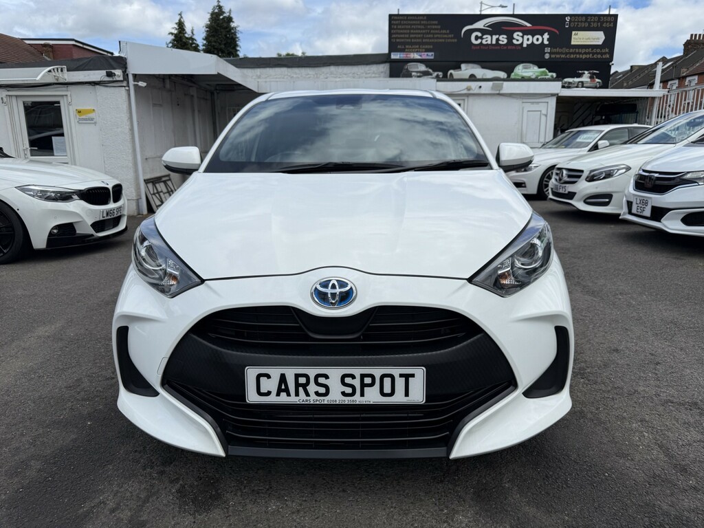 Toyota Yaris Hatchback 1.5 Vvt-h Design E-cvt Euro 6 Ss LX72CZU White #3