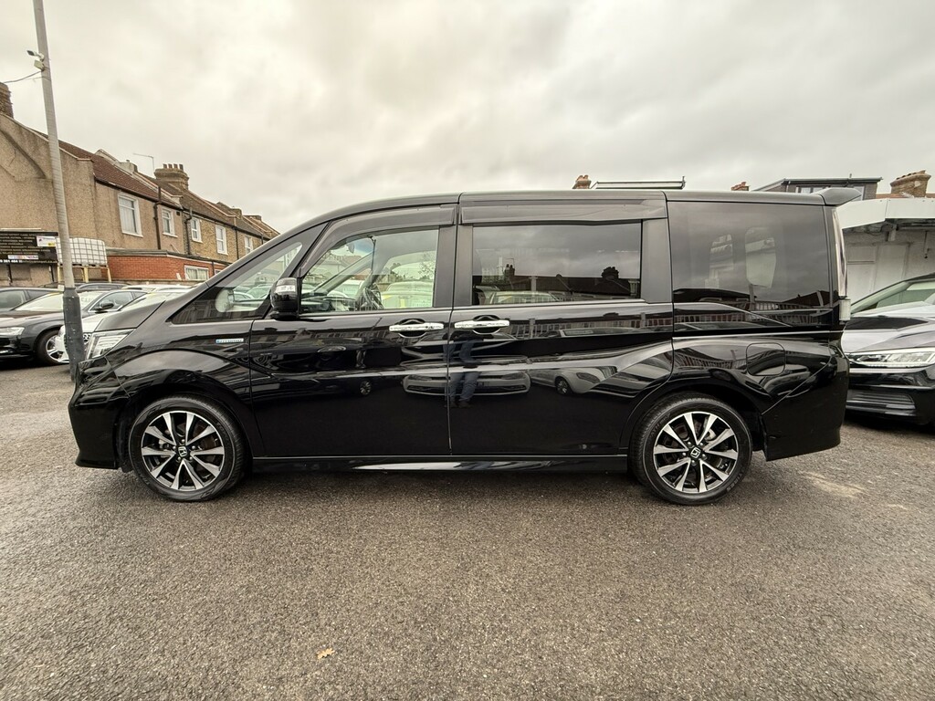 Honda StepWagon 2.0 Spada Hybrid 7 Seats Fresh Import Verified Mil Black #5