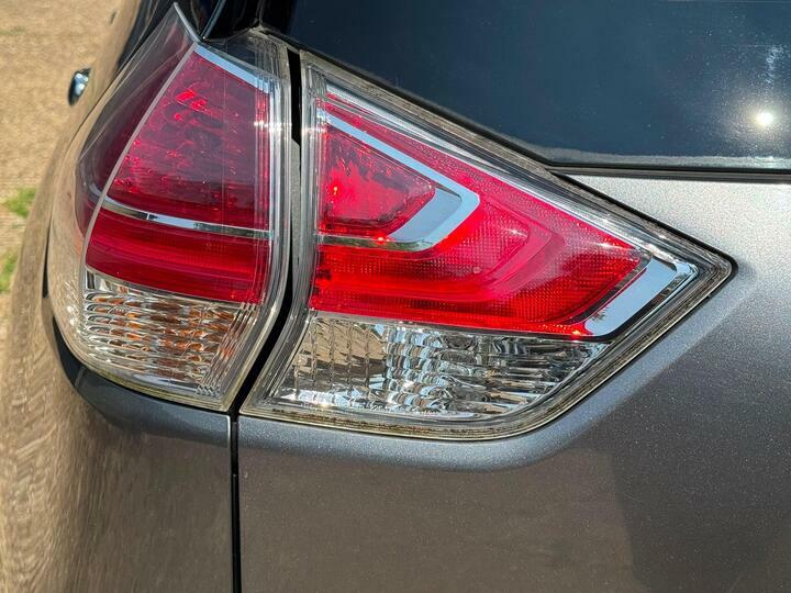 Nissan X-Trail 1.6 Dci 4X4 Tekna 5-Door Station Wagon Silver #44