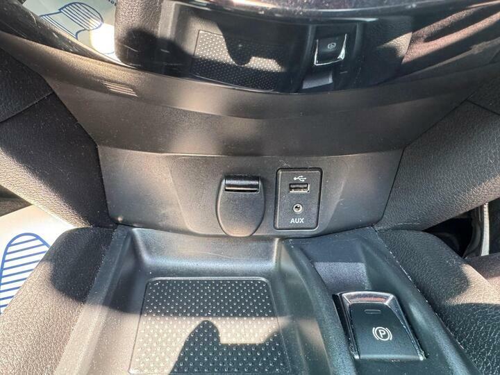 Nissan X-Trail 1.6 Dci 4X4 Tekna 5-Door Station Wagon Silver #28