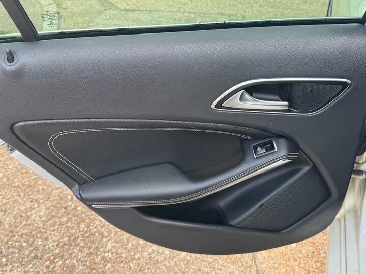 Mercedes-Benz A Class A180 1.5 Cdi Se #24