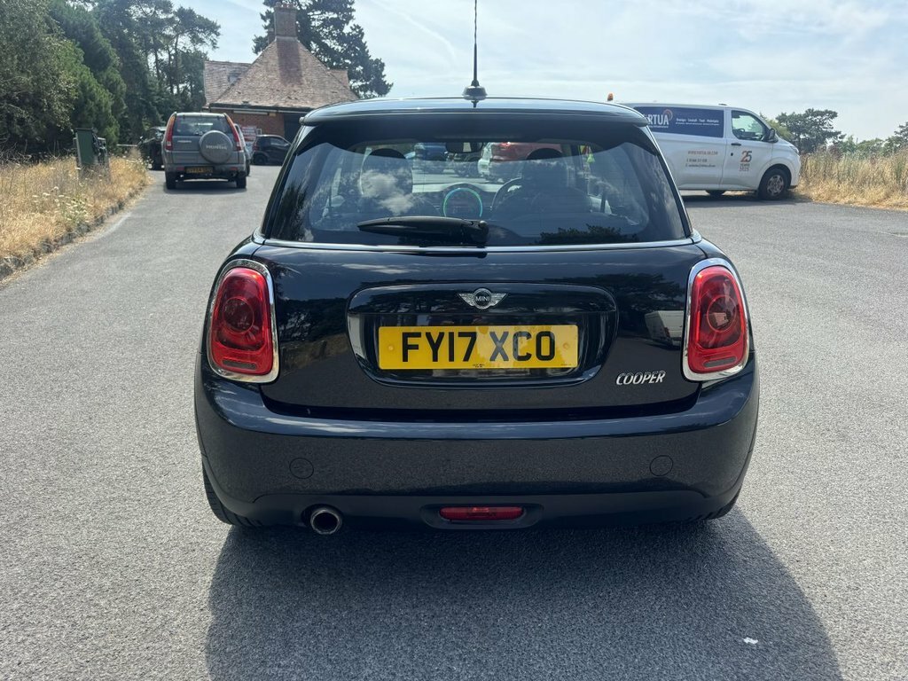 Mini Hatch 1.5L Cooper Black #6