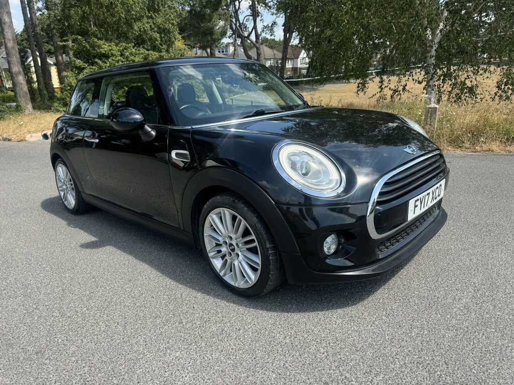 Mini Hatch 1.5L Cooper Black