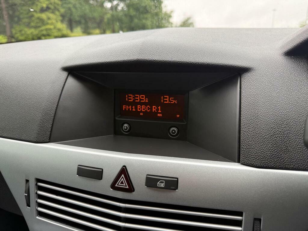 Vauxhall Astra 1.6I 16V Club Hatchback 155 Gk Silver #24