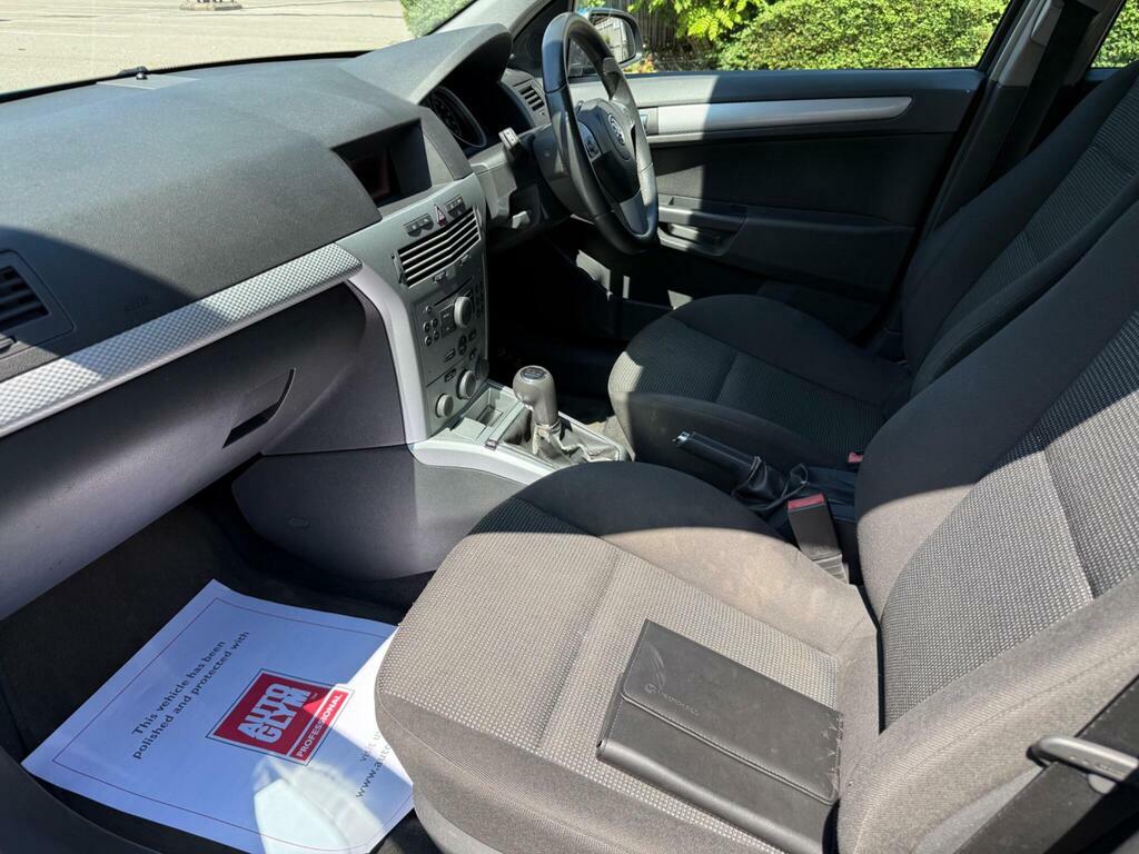 Vauxhall Astra Hatchback Silver #20