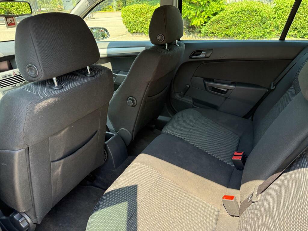 Vauxhall Astra Hatchback Silver #18