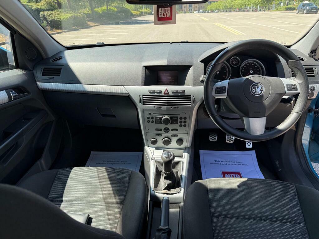 Vauxhall Astra Hatchback Silver #26