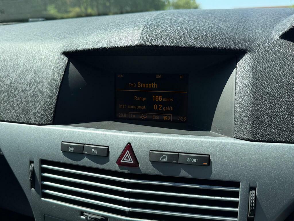 Vauxhall Astra Hatchback Silver #25