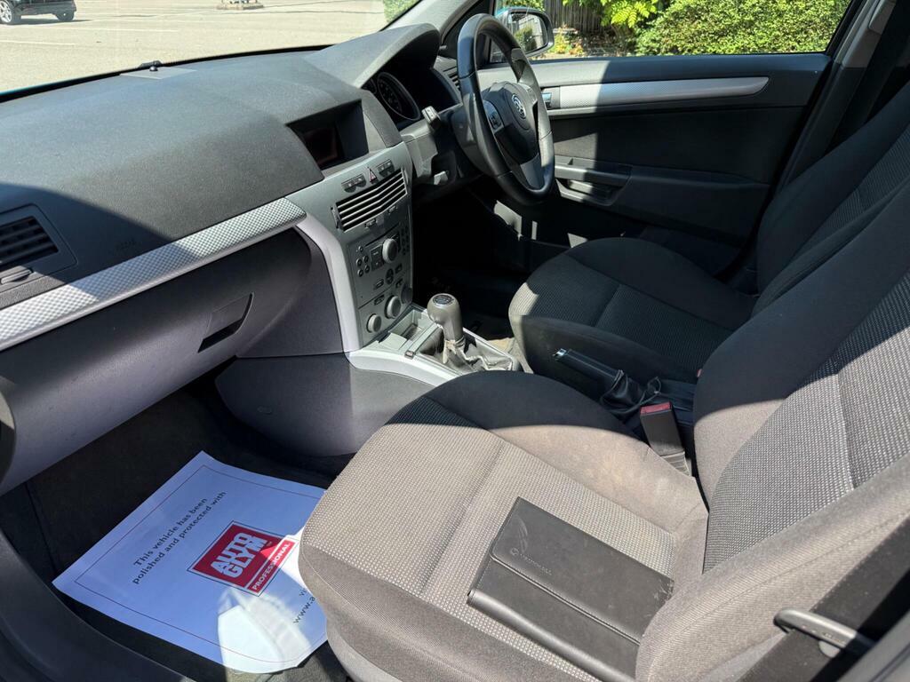 Vauxhall Astra Hatchback Silver #19