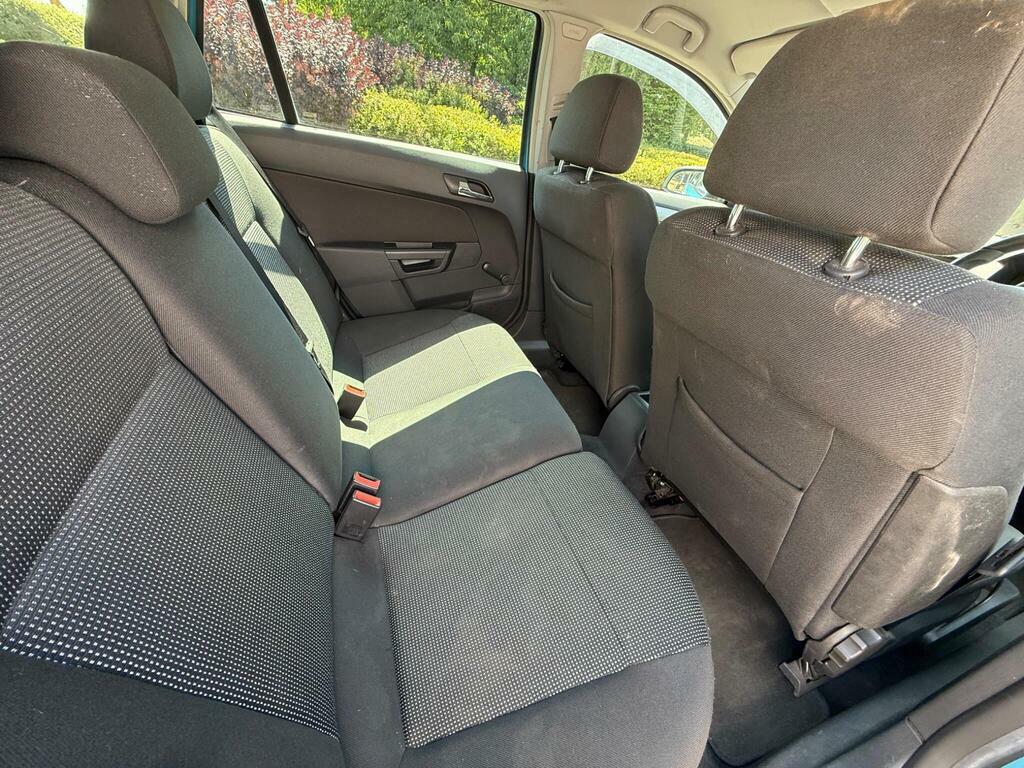 Vauxhall Astra Hatchback Silver #16
