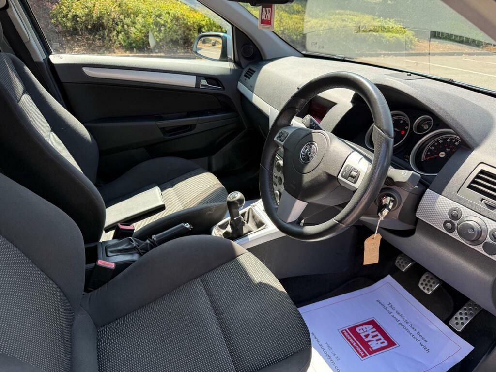 Vauxhall Astra Hatchback Silver #14