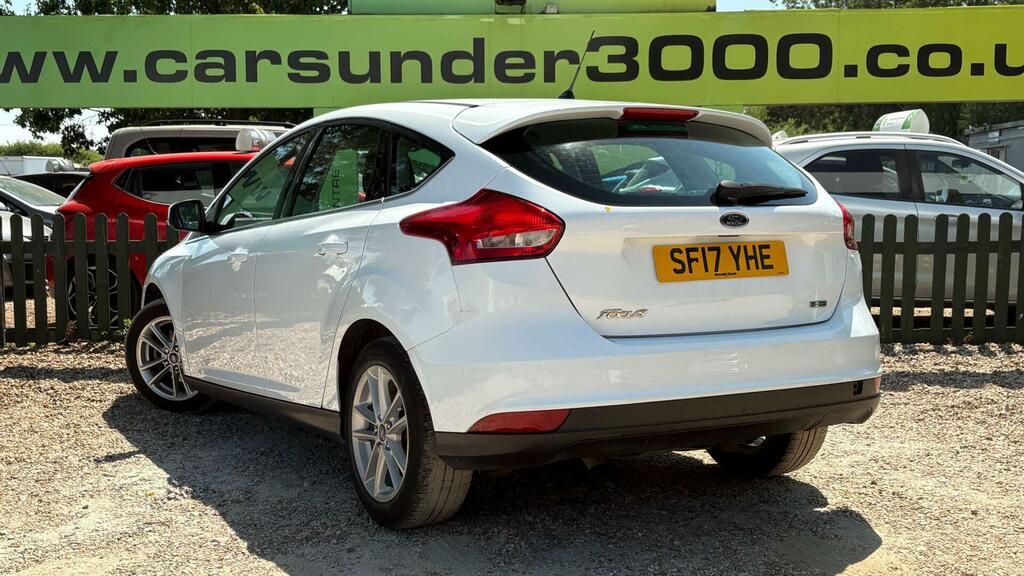 Ford Focus 1.0T Ecoboost Zetec Euro 6 Ss SF17YHE White #4