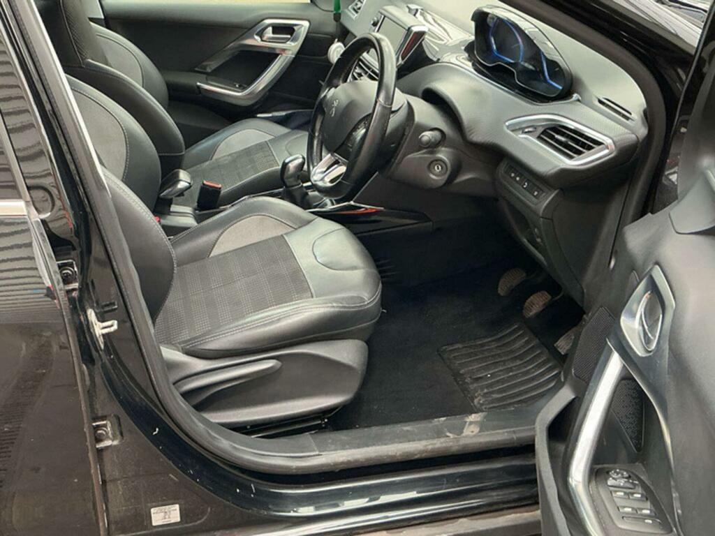 Peugeot 2008 Allure Black #3
