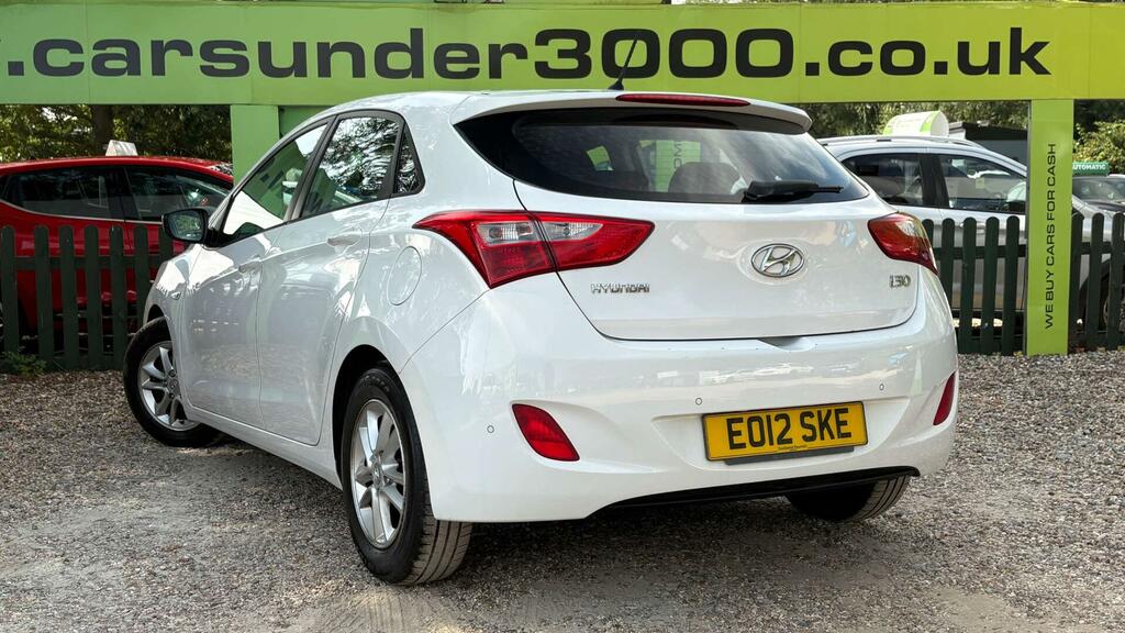 Hyundai I30 1.6 Crdi Blue Drive Active Euro 5 Ss EO12SKE White #4
