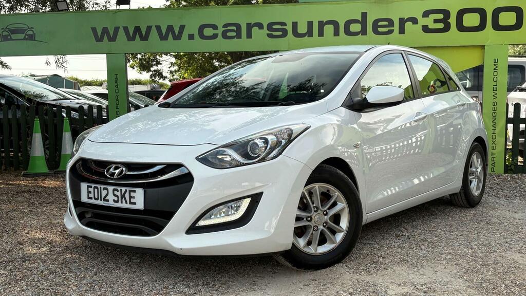 Hyundai I30 1.6 Crdi Blue Drive Active Euro 5 Ss EO12SKE White #3