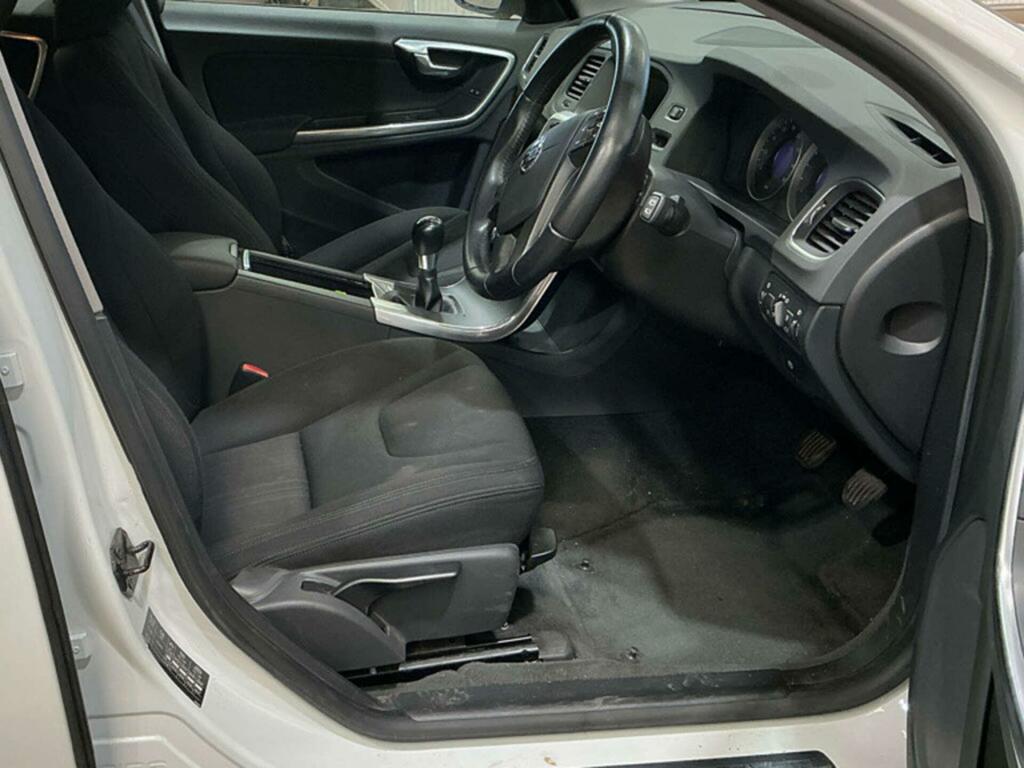 Volvo V60 1.6 D2 Es Nav Euro 5 Ss White #3