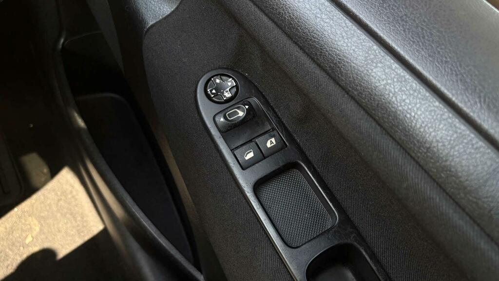 Peugeot 207 Active Hdi Black #21