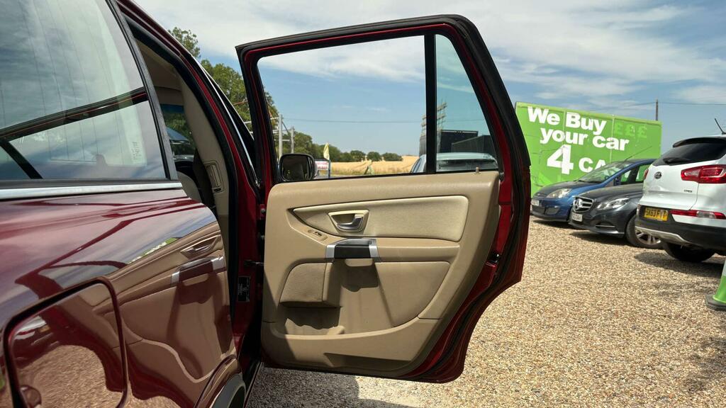 Volvo XC90 White #17