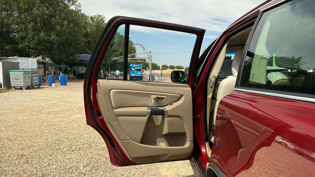 Volvo XC90 White #16