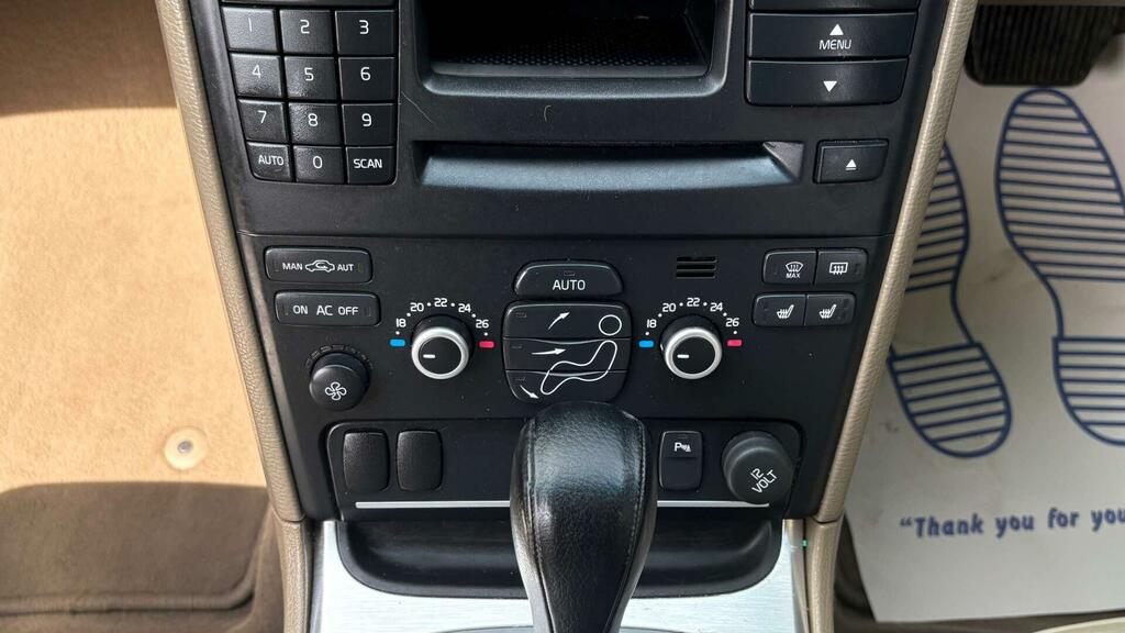 Volvo XC90 White #31