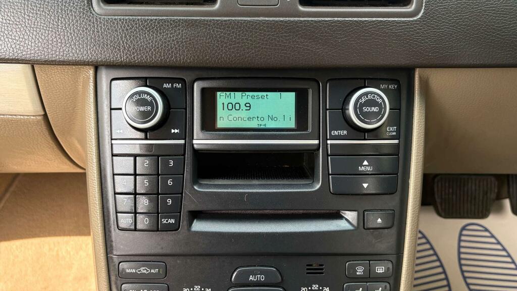 Volvo XC90 White #30