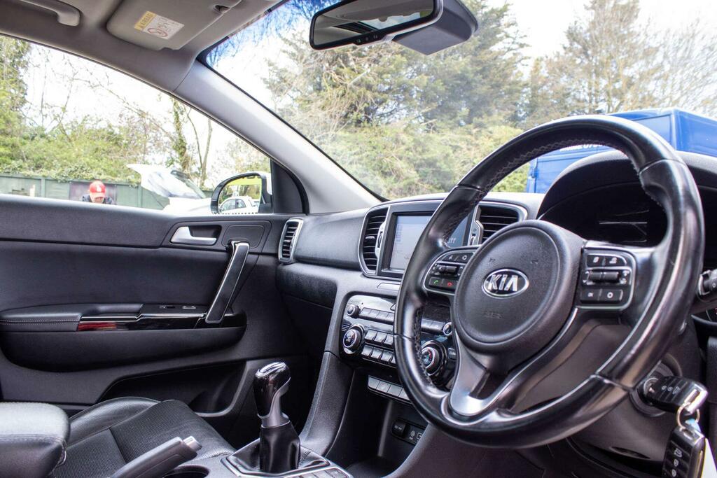 Kia Sportage 1.7 Crdi 3 Euro 6 Ss WX67VYL White #6