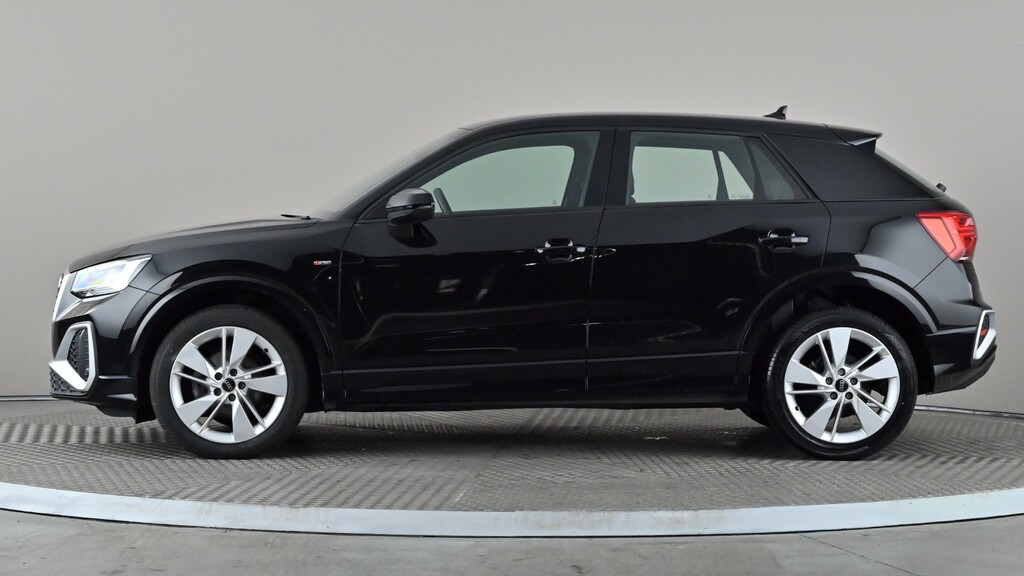 Audi Q2 35 Tfsi S Line S Tronic Black #3