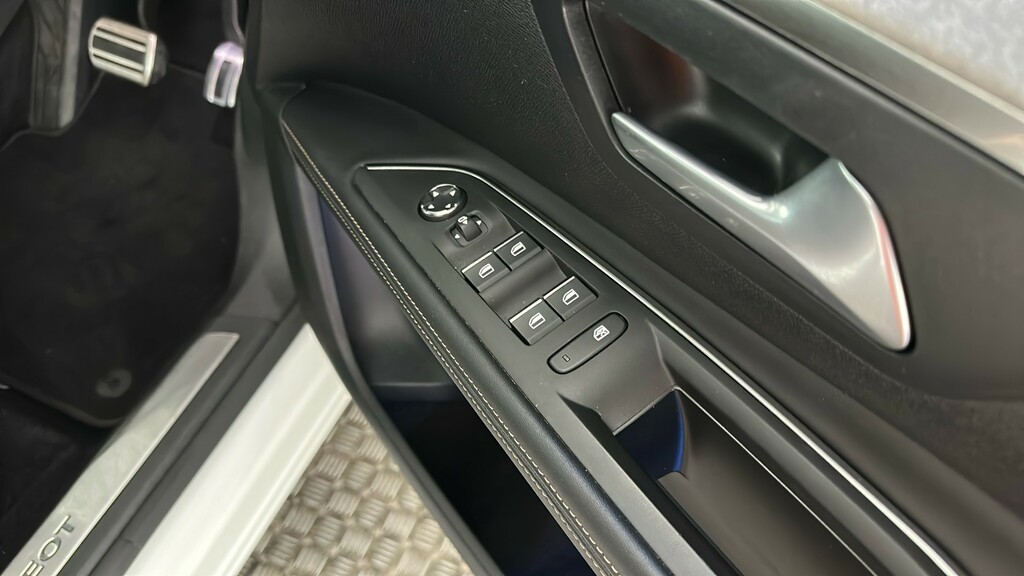 Peugeot 5008 1.2 Puretech Allure Eat8 #34