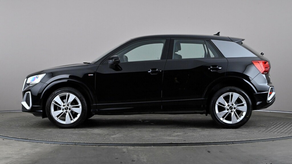 Audi Q2 35 Tfsi S Line S Tronic Black #3